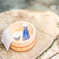 バスは広々ゆったりくつろげる空間に